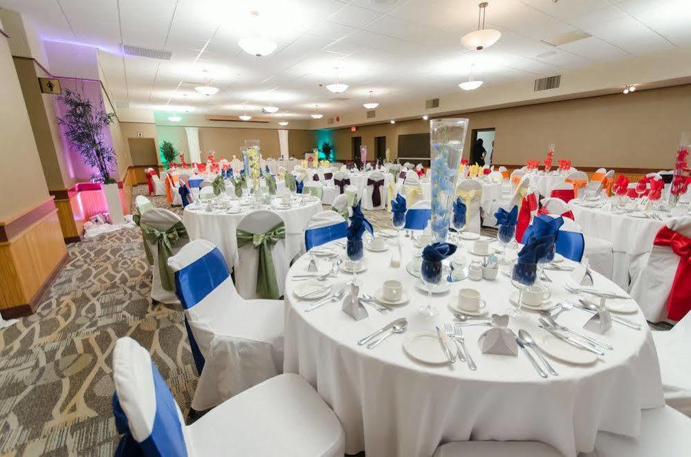 Canad Inns Destination Centre Windsor Park Виннипег Экстерьер фото