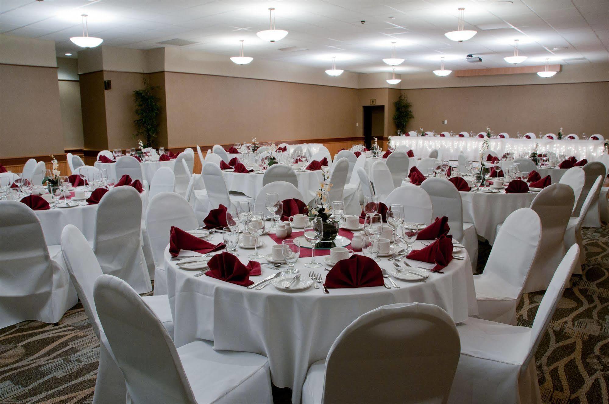Canad Inns Destination Centre Windsor Park Виннипег Экстерьер фото