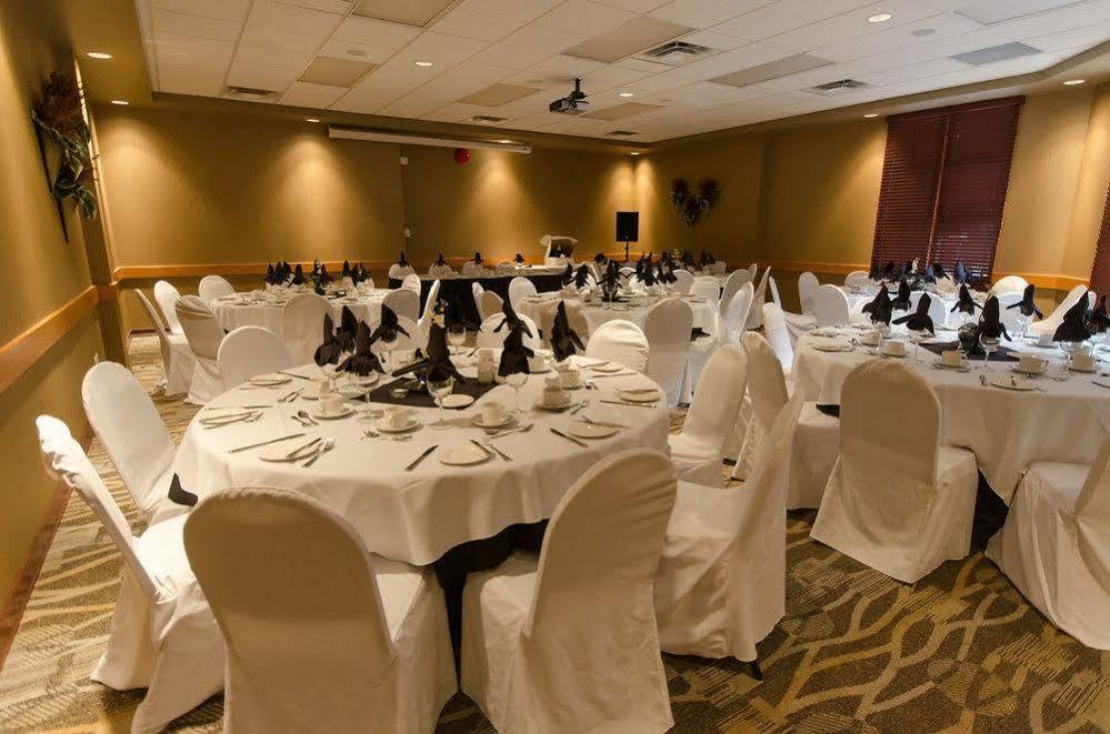 Canad Inns Destination Centre Windsor Park Виннипег Экстерьер фото