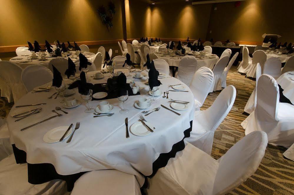 Canad Inns Destination Centre Windsor Park Виннипег Экстерьер фото